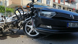 Kasksız motosikletli, ölümden döndü!